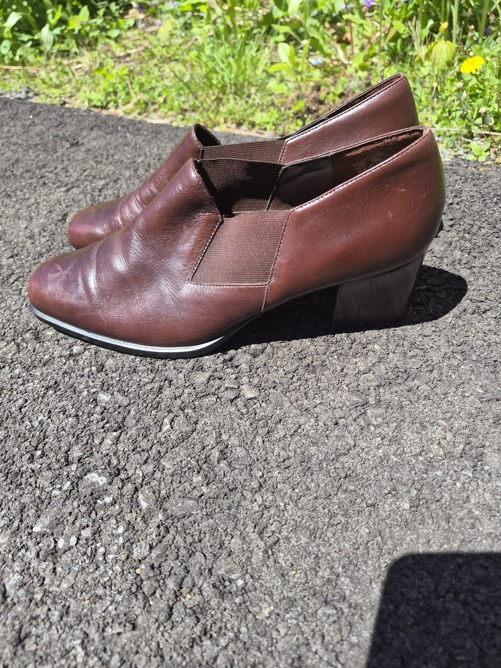 AEROSOLES Brown Leather Low Block Heel Slip-On Booties
